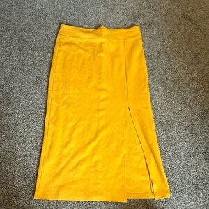 Yellow pencil skirt